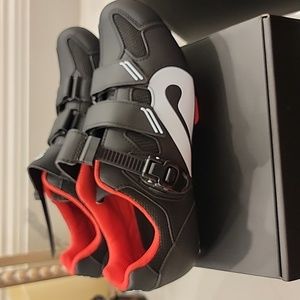 Peloton Size 42 Black Cyling Shoes